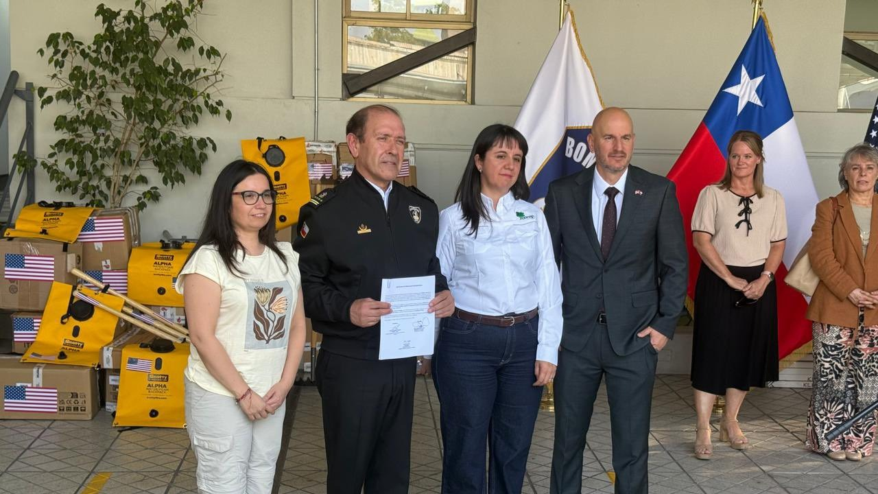 Bomberos de Chile logra récord de donaciones y recibe apoyo clave de Estados Unidos