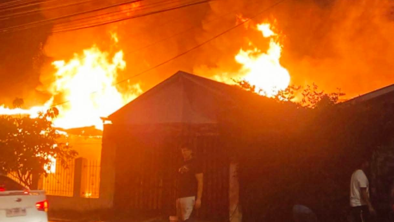 Incendio estructural movilizó a equipos de emergencias hasta la población Lautaro en la Calera